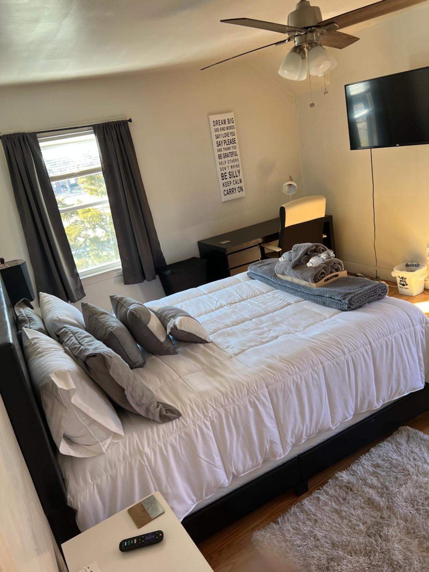 Master Bedroom In Home Away From Home Detroit Dış mekan fotoğraf