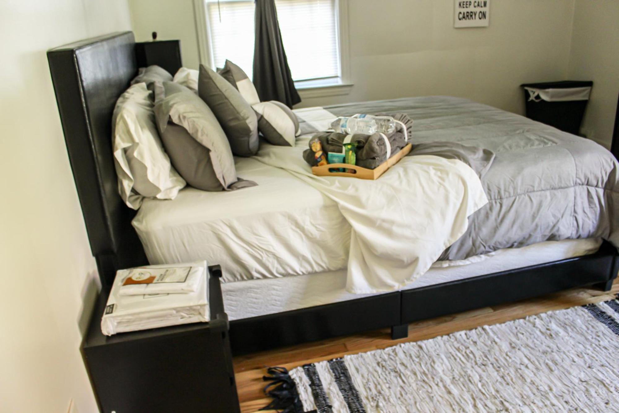 Master Bedroom In Home Away From Home Detroit Dış mekan fotoğraf